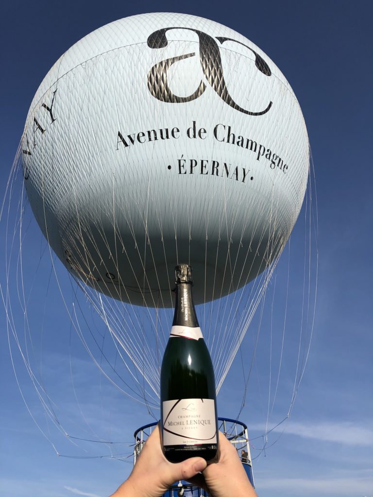 https://www.champagne-lenique.fr/wp-content/uploads/2021/05/ballon-captif-Epernay-champagne-Lenique-768x1024.jpg